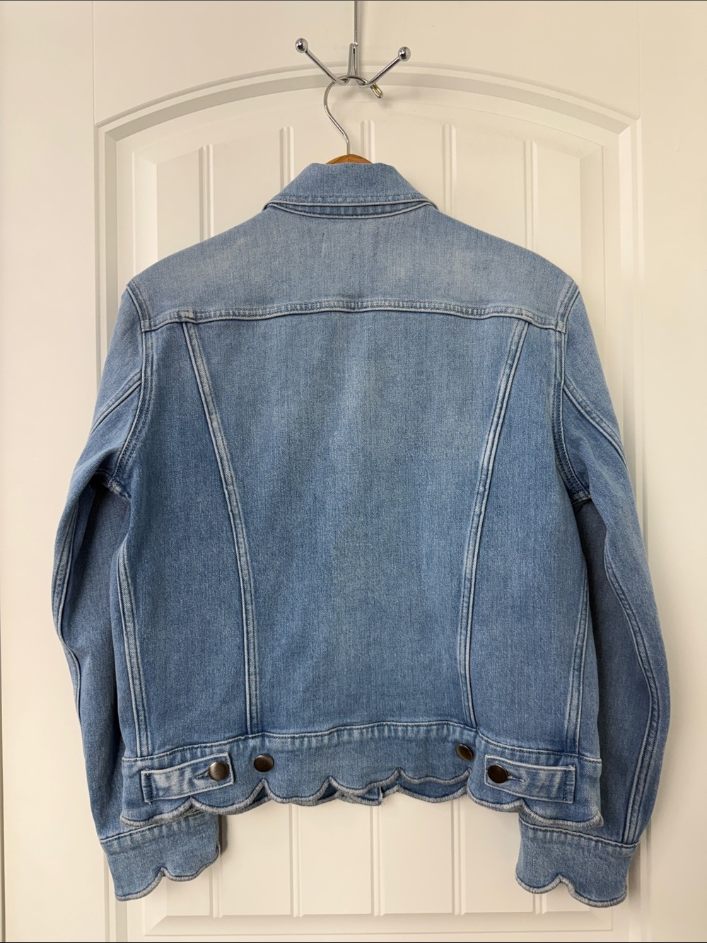 Frame Denim Women’s Willoughby Scallop Hem Light Blue Jean Jacket Size Medium - Picture 15 of 16
